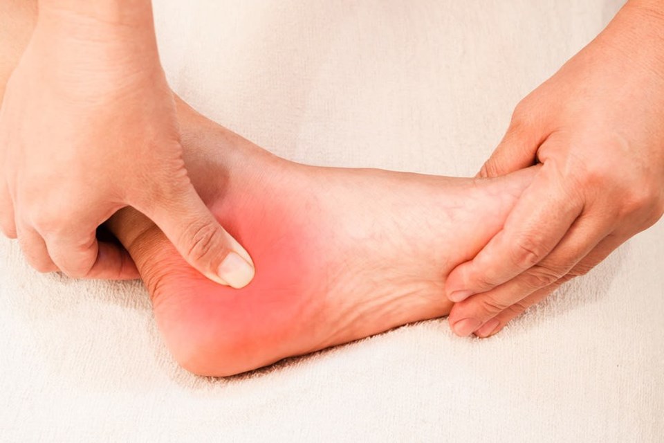 Nguyên nhân và cách điều trị gai gót chân